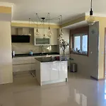 Vakantiehuis Welcoming House With Terrace And Garden In Barra De Mira *