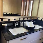 Vakantiehuis Welcoming House With Terrace And Garden In Barra De Mira *