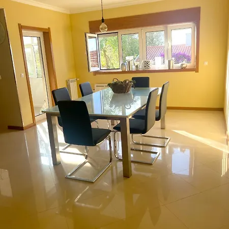 Vakantiehuis Welcoming House With Terrace And Garden In Barra De Mira *