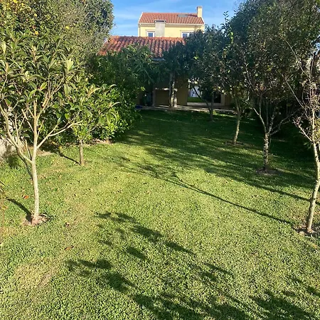 Vakantiehuis Welcoming House With Terrace And Garden In Barra De Mira Areao