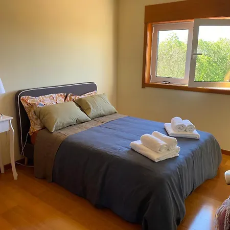 Vakantiehuis Welcoming House With Terrace And Garden In Barra De Mira Areao