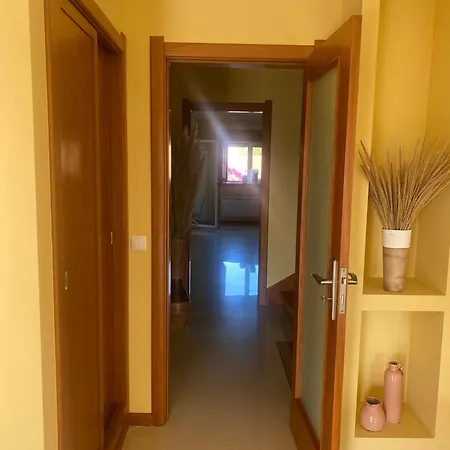 Vakantiehuis Welcoming House With Terrace And Garden In Barra De Mira Areao