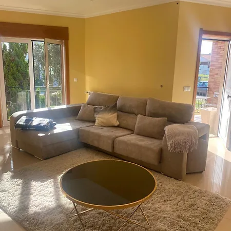 Vakantiehuis Welcoming House With Terrace And Garden In Barra De Mira Areao
