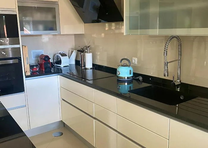 Welcoming House With Terrace And Garden In Barra De Mira *